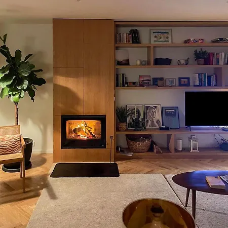 Beachfront With Garden 度假居 *